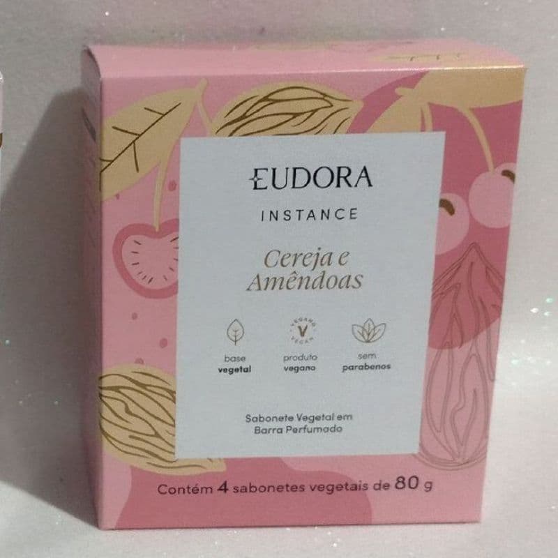 Caixa De Sabonete Eudora Instance 4 unidades de 80g Cada Cereja E Amêndoas.