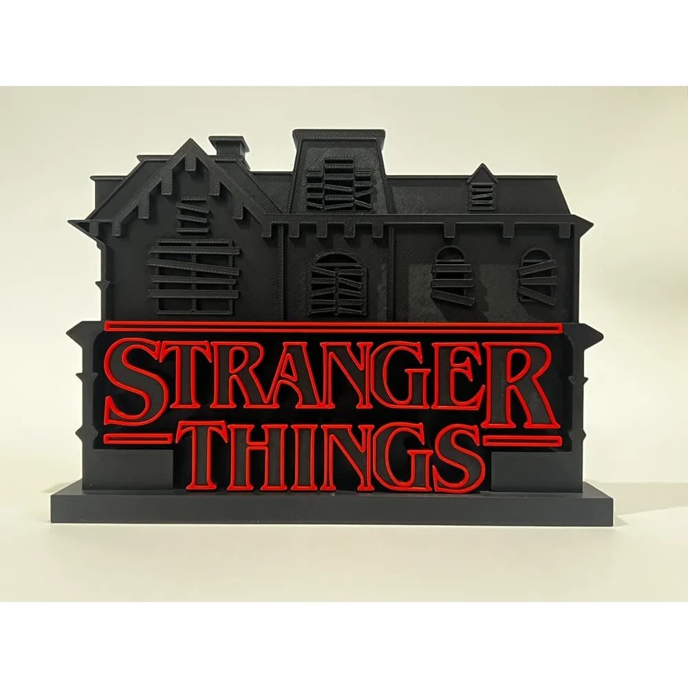 🔥 Placa Decorativa Stranger Things – Casa + Logo em Alto Relevo 🔥