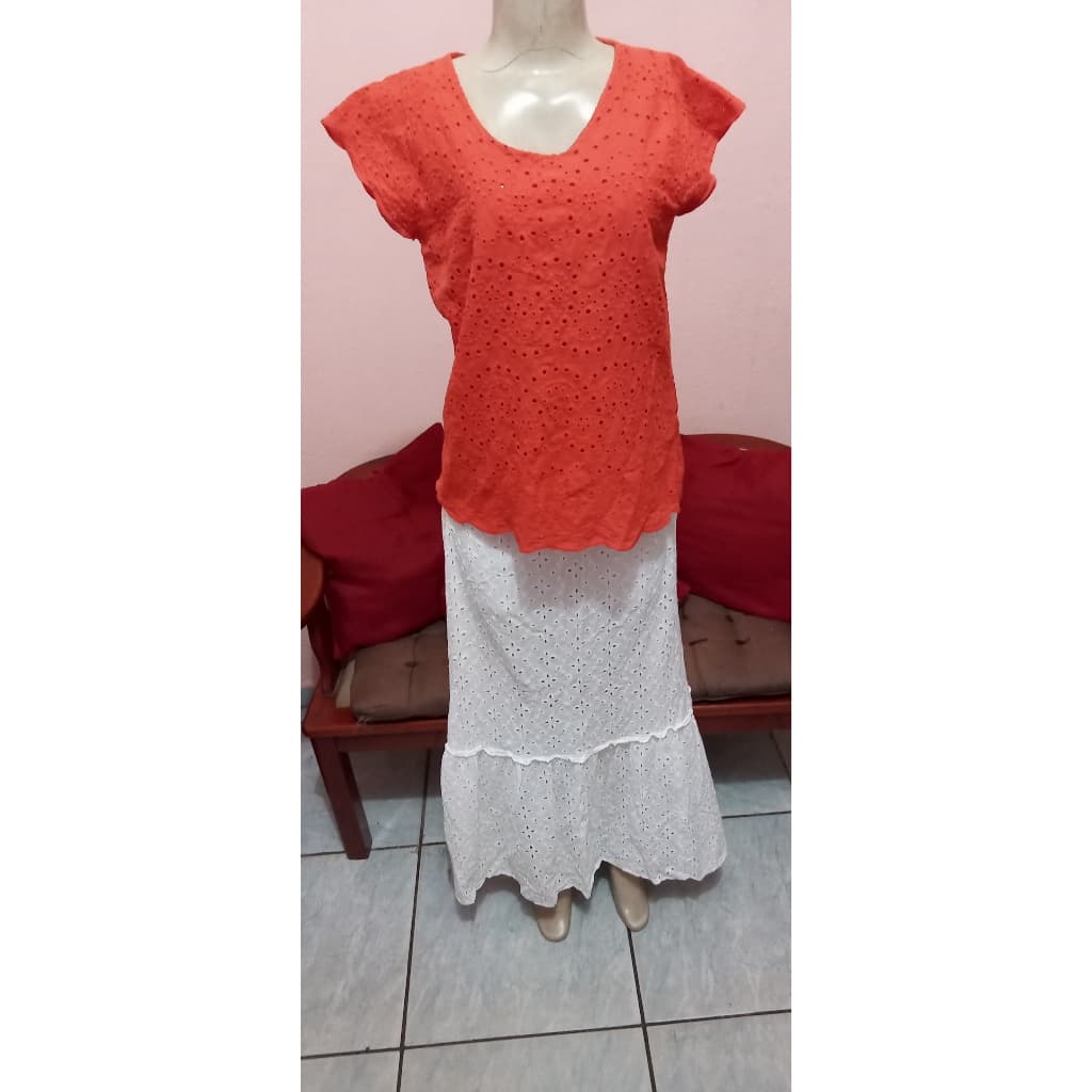 kit 2  peças- conjunto branco de laise- saia e blusa outono inverno 2024