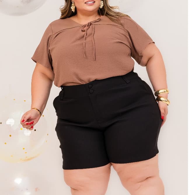 Bermuda Plus Size Feminino Com Elastano De Bengaline Com Botões.