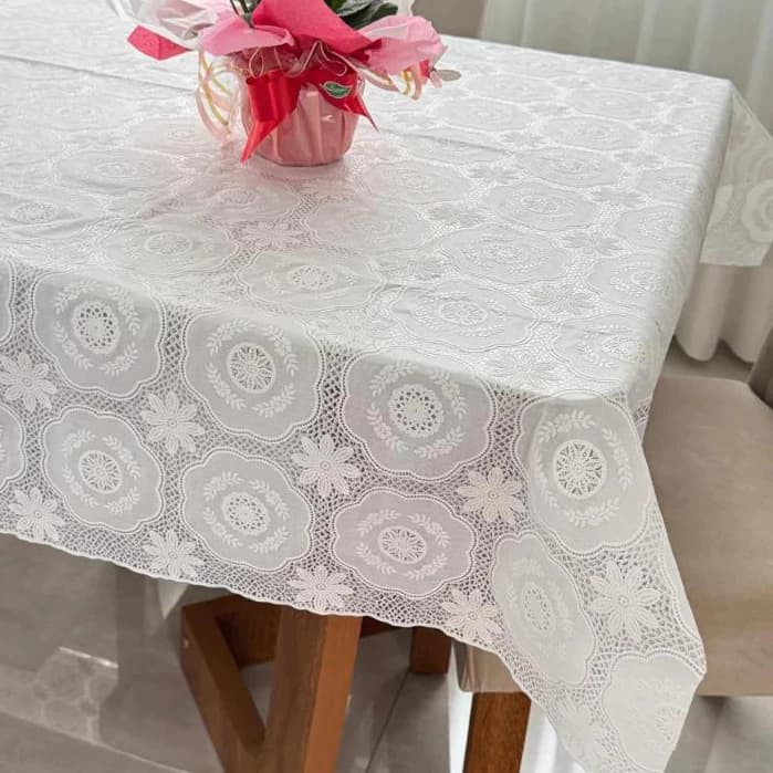 Toalha de Mesa de Plástico Térmica e impermeável Rendada para Mesa 6 Cadeiras