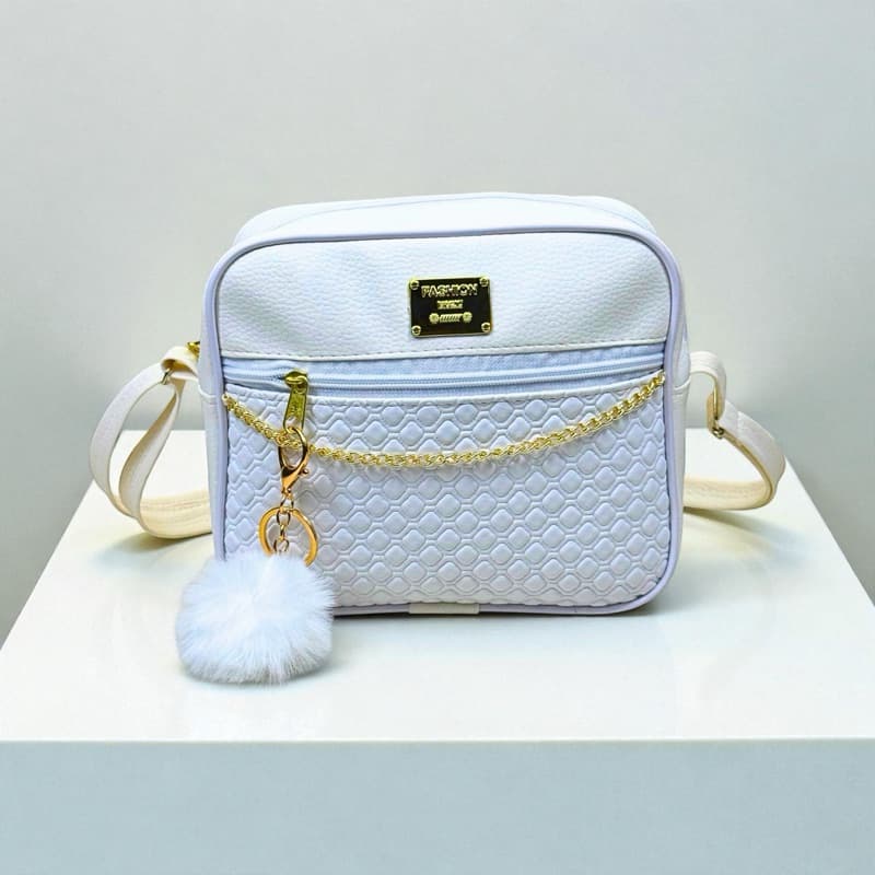Bolsa Transversal Feminina Texturizada com Corrente Dourada Luxo e Chaveiro Pompom - Lançamento Moda Dia a Dia