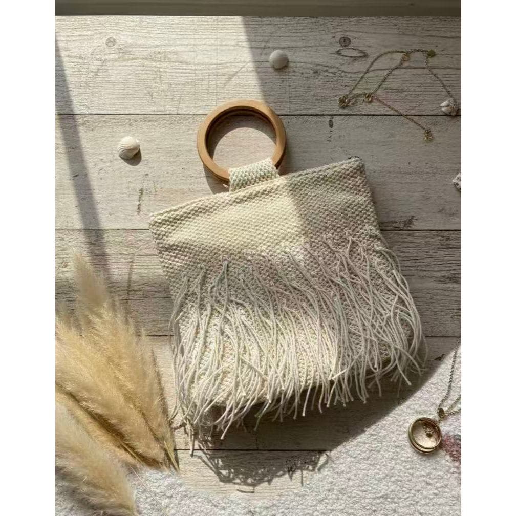 XY Bolsas. Bolsa de palha com franja