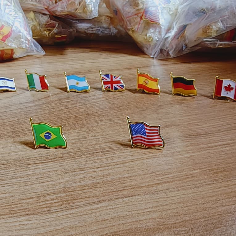 Conjunto 10 Broches Países Bandeiras Brasil EUA Itália Alemanha Argentina Reino Unido Isreal Canadá Espanha Bélgica