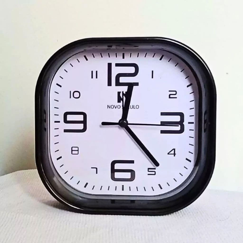 Relógio Despertador Grande de Mesa que pode ser Pendurado na Parede Números Grandes