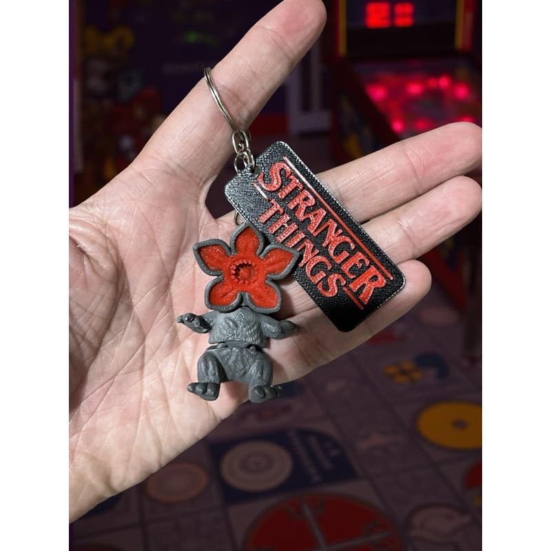 Chaveiro Demogorgon com Logo Stranger Things – Mundo Invertido