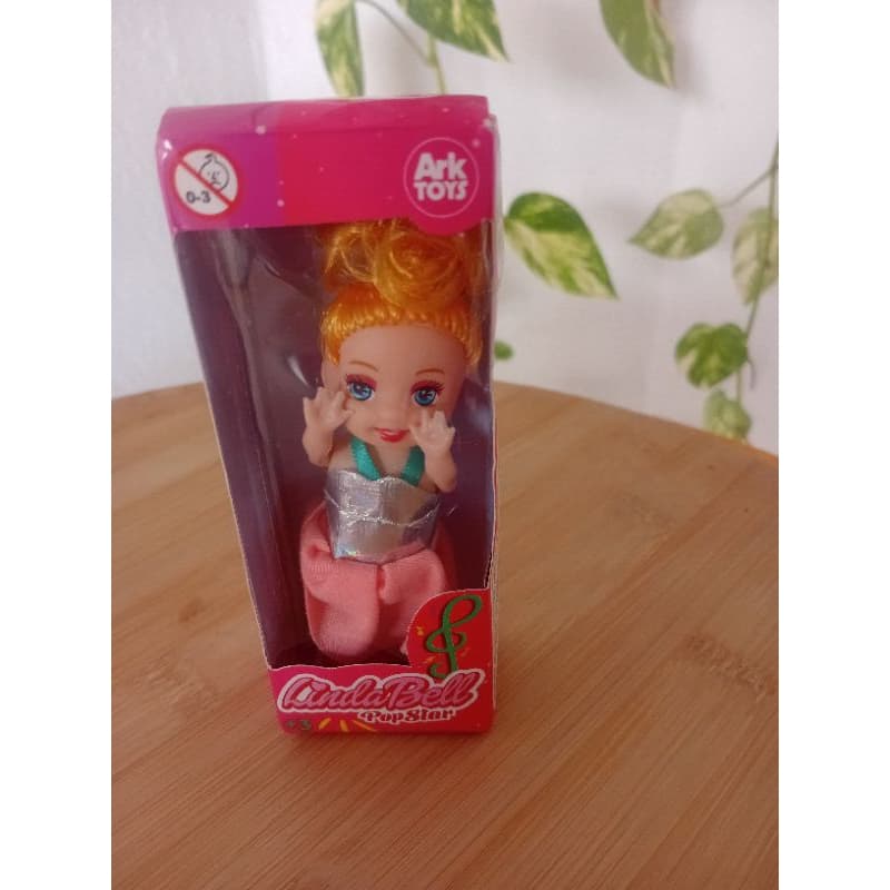 Mini boneca antiga Linda bell lacrada