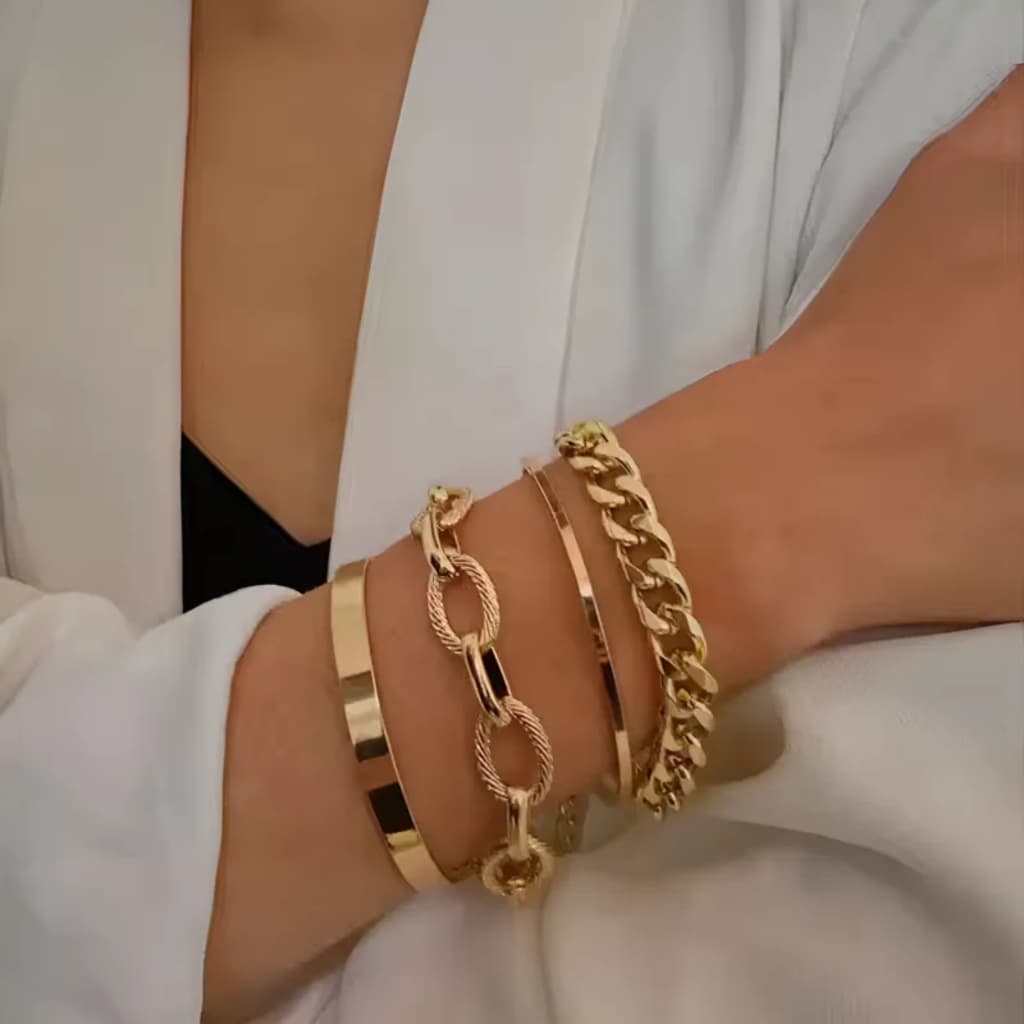 Conjunto com 4 Pulseiras Femininas Douradas Estilo Corrente e Estruturadas