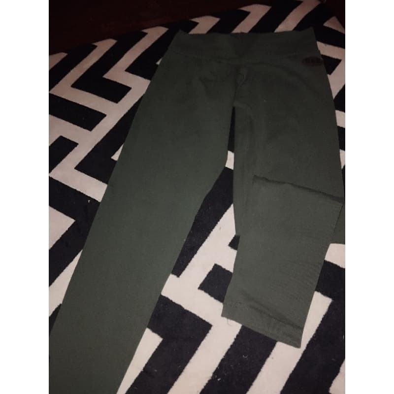 coleção de roupas verdes, brechó online, camiseta, short, blusa e muito mais, anos 2000