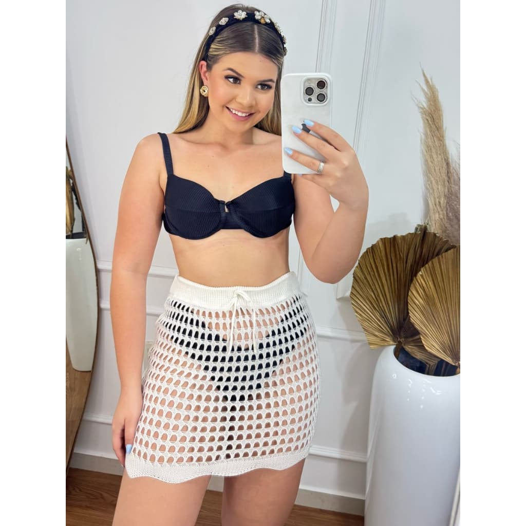 Saia Saída de Praia de Tricot Curta detalhe Barra Cordão Ajustável Ponto Crochê Elegante Moda Verão