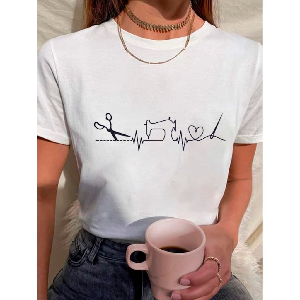 Camiseta Babylook Feminina maquina de costura compasso coração