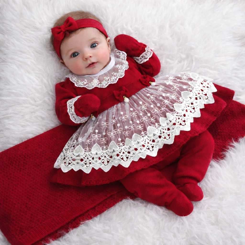Kit Completo Saida de Maternidade Menina Renda Coração 6 Peças Vestido Calça Manta Tiara Luvas Body