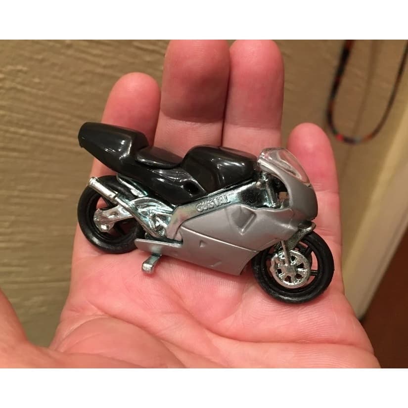 motocicleta sport moto superesportiva miniatura da Guisvall metal tamanho hot wheels