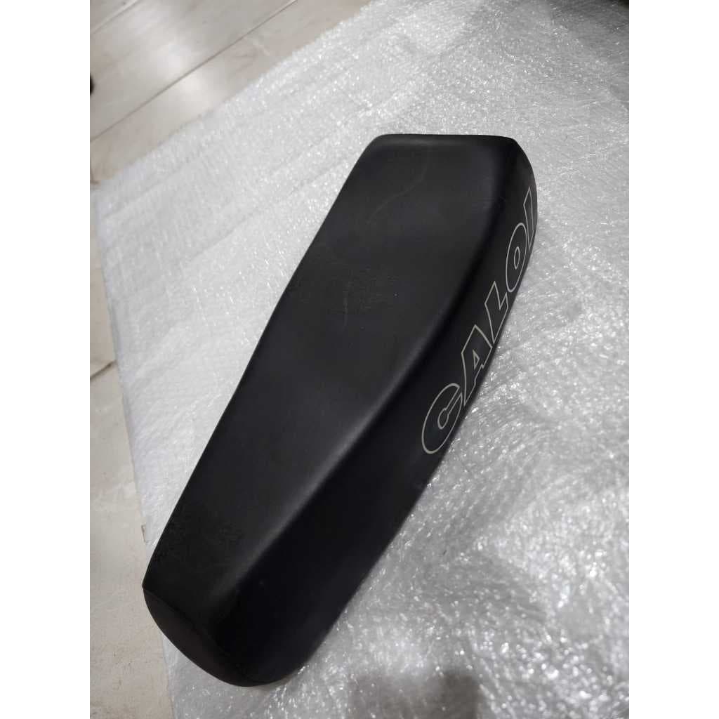 banco original da bike mobylette caloi zero km com um pequeno detale na segunda imagem que sao reais produto anunciado