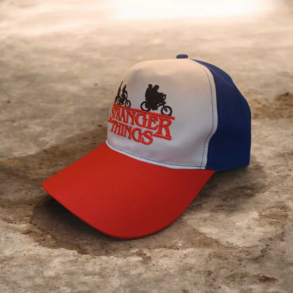 Bone Stranger Things- Bordado -aba Curva Azul Único Ajustável