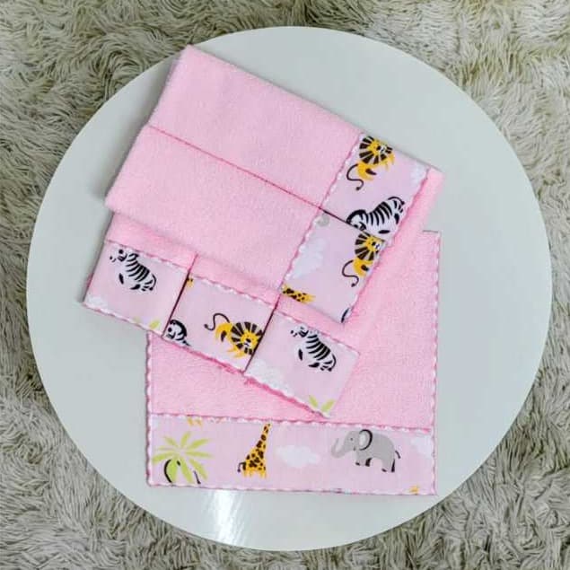 Kit Ombro ou Boca Poliéster Misto Com 06 Unidades Acabamento Overlocado Com Tecido Colorido E Detalhes Estampados Sorti