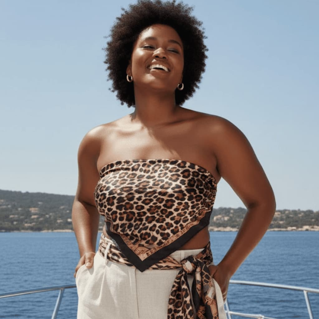 Lenço Cetim Estampado Oncinha Plus Size Luxo 90x90 cm Top, Bandana ou Bolsa