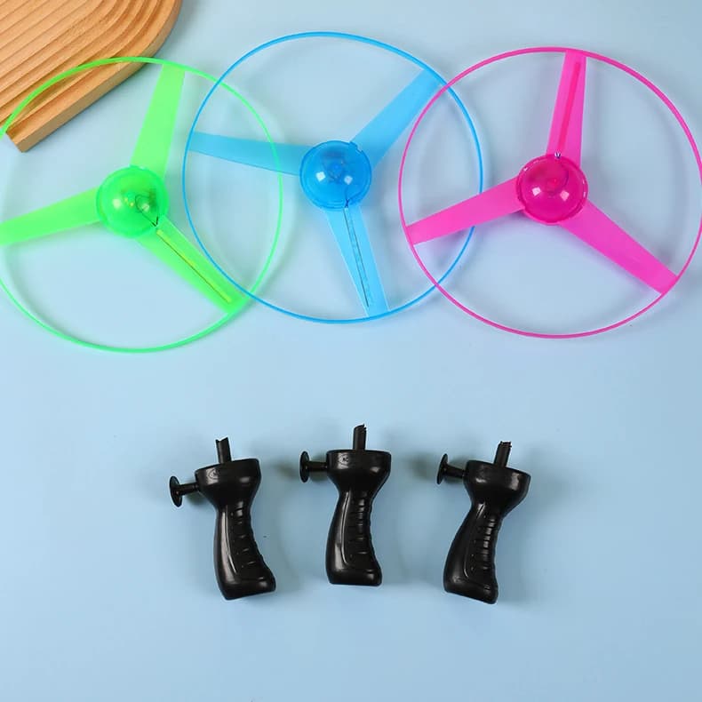Brinquedo Disco Voador Luminoso Puxar Corda Hélice Giratória Divertido Ufo Ao Ar Livre