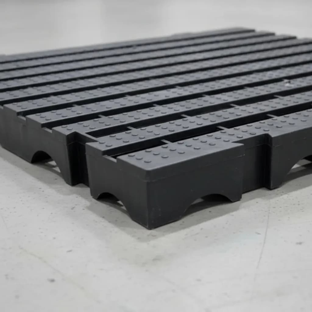 Piso Plastico Modular Estrado Vazado 50x50cm Preto Resistente Facil Limpeza