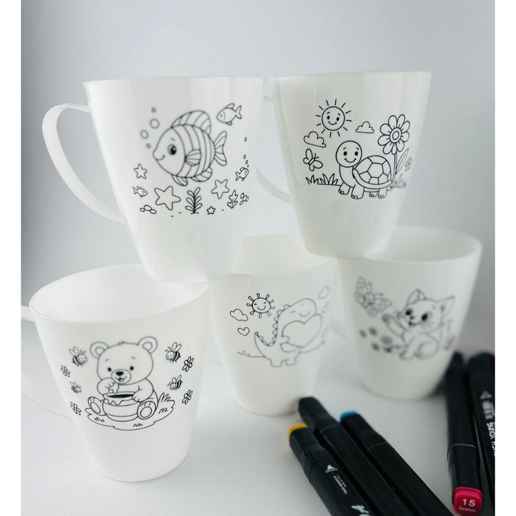 Canecas plásticas para COLORIR com estampas fáceis e divertidas