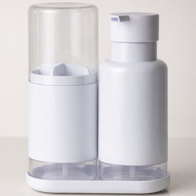 Conjunto de Banheiro branco com bandeja