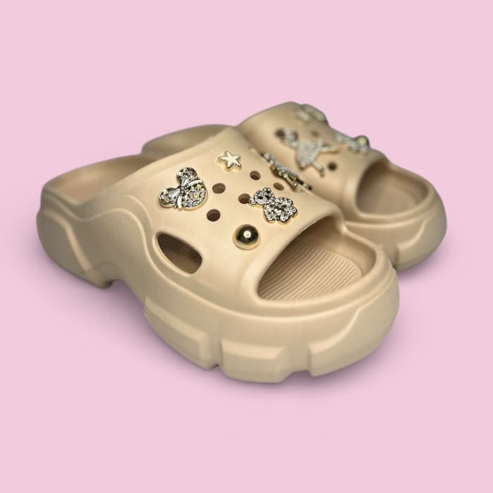 Chinelo Babuxe Sandália Plataforma Com Pins Sortidos