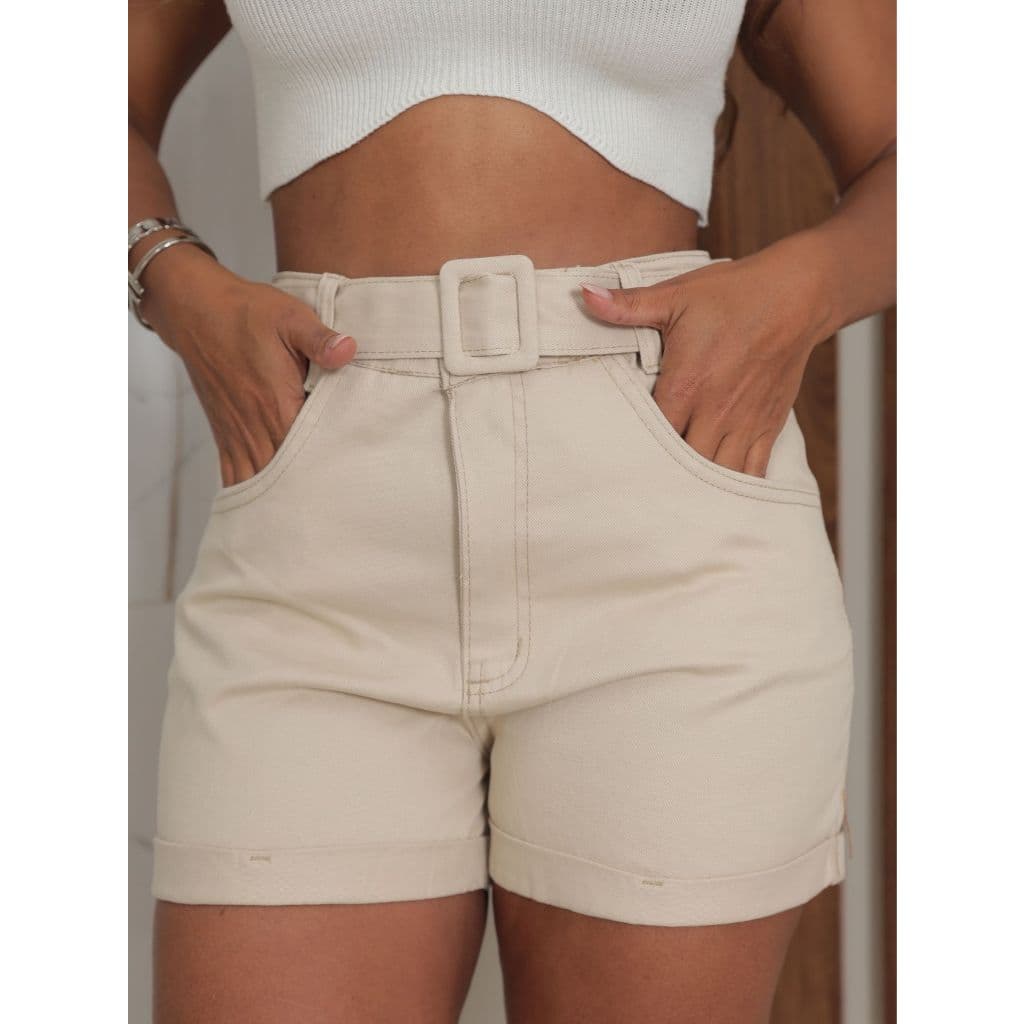 SHORT JEANS COM CINTO FIVELA cintura Alta