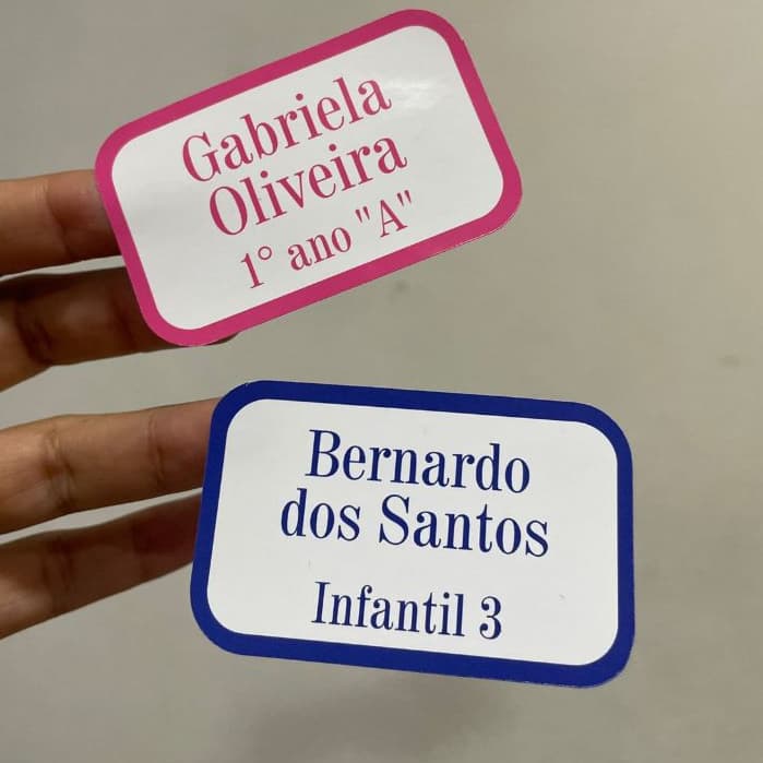 ETIQUETA ESCOLAR PERSONALIZADA EM VINIL BRILHOSO 6,5x4cm (30 unidades)