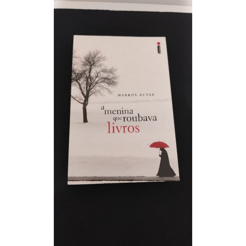 Livro A menina que roubava livros | Markus Zusak.