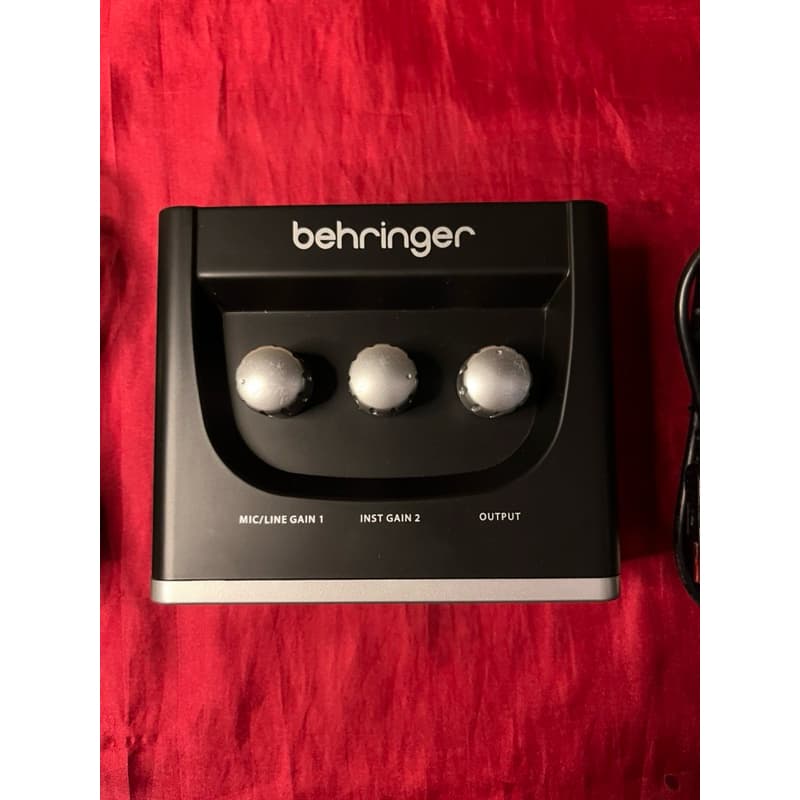 Interface Behringer U-Phoria UM2 + Cabo XLR