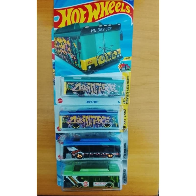 os 4 ônibus hot Wheels