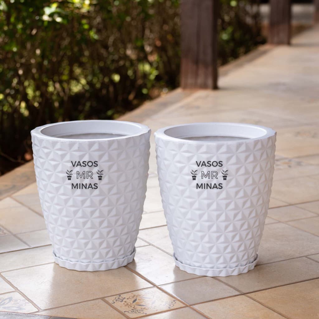 Kit 2 vasos decorativos com textura 3D e prato em polietileno para jardim varanda interna e externa.