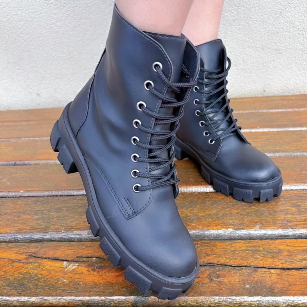 Coturno Feminino Sola Tratorada Confortável Preto De Amarrar Estiloso Militar Casual Antiderrapante