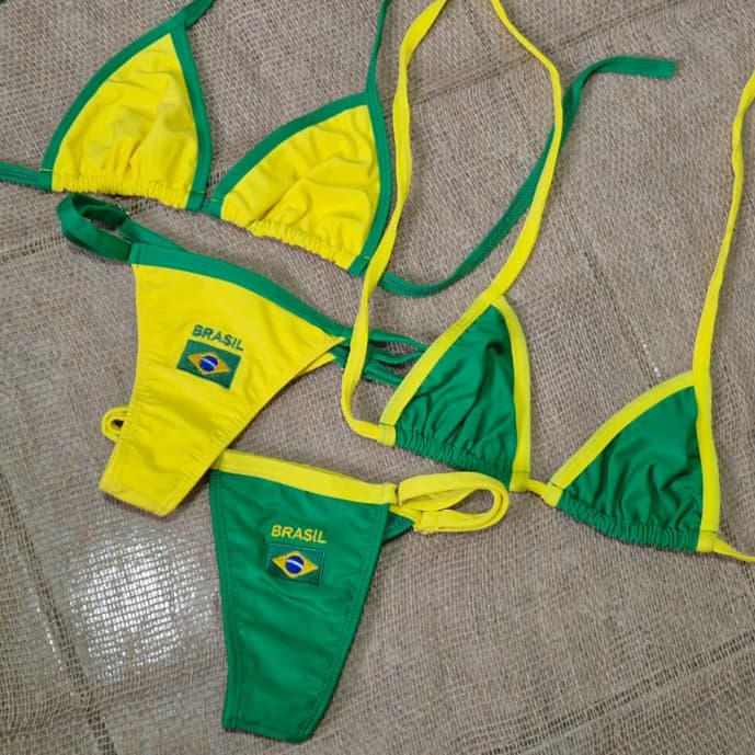 Biquíni Fita Verde Amarelo Brasil Copa Marquinha de Fita Verão Moda Praia Sol Calor Bicolor Piscina Moderno Sofisticado