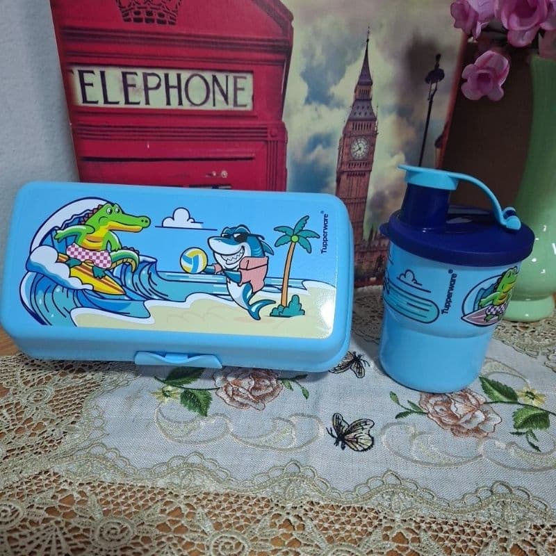 TUPPERWARE KIT INFANTIL PORTA SANDUÍCHE RETANGULAR SURF E COPO 225 ML 2 PEÇAS ORIGINAL