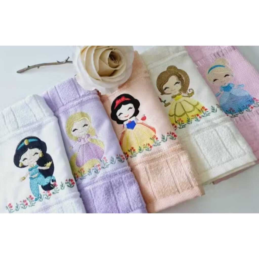 Kit de 5 Toalhas de Lavabo Bordadas Personalizadas - Princesas (Jasmine, Rapunzel, Branca de Neve, Bela, Cinderela)