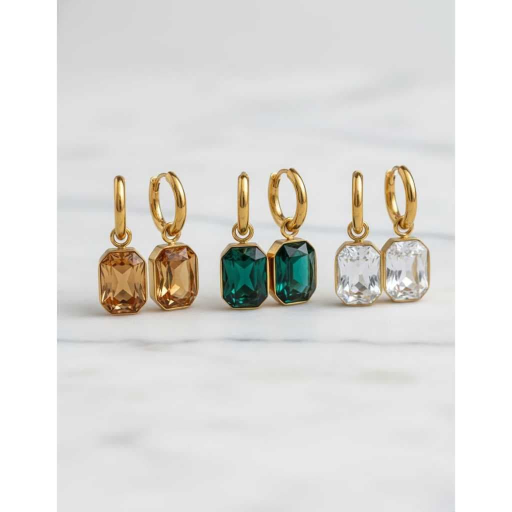Brincos Femininos Argola Huggie Dourado com Pingente Retangular Removível – Cristal Emeralda Cut