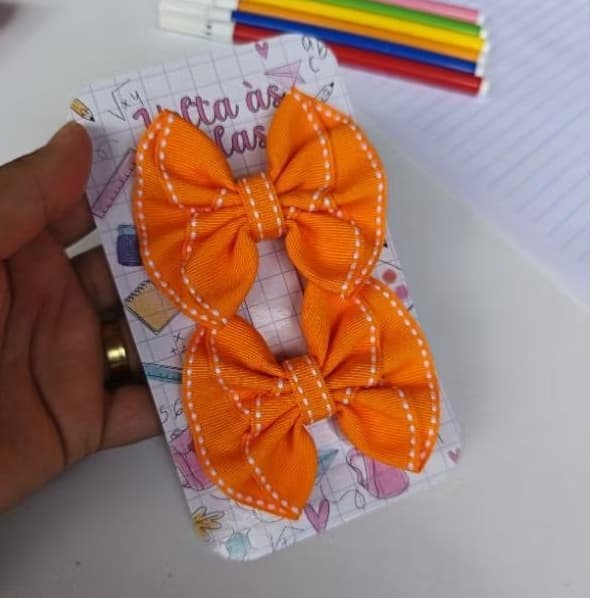 Parzinho de laço escolar franzido. Dupla de laços Xuxinha ou bico de pato volta às aulas. Par de laço infantil passeio
