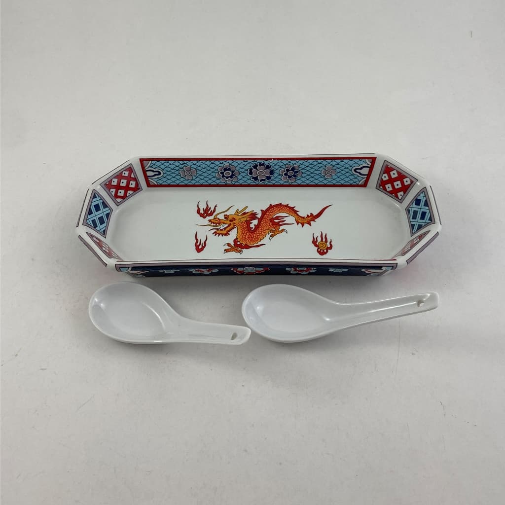 Petisqueira de porcelana decorada com dragão chinês com 2 colheres