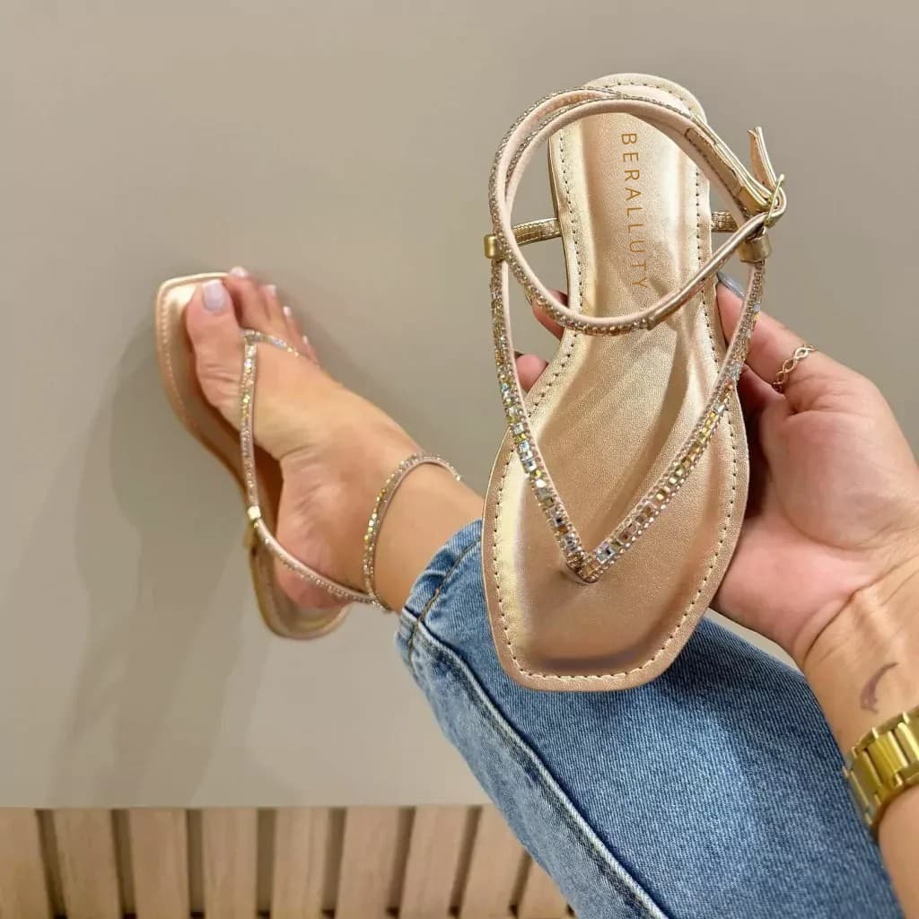 Rasteira Feminina Confortável com Pedrarias Sandália Leve Casual