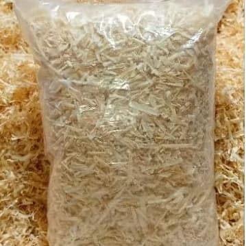 Serragem de Madeira Pinus 500g – Natural, Seca, Ideal para Defumação e Artesanato