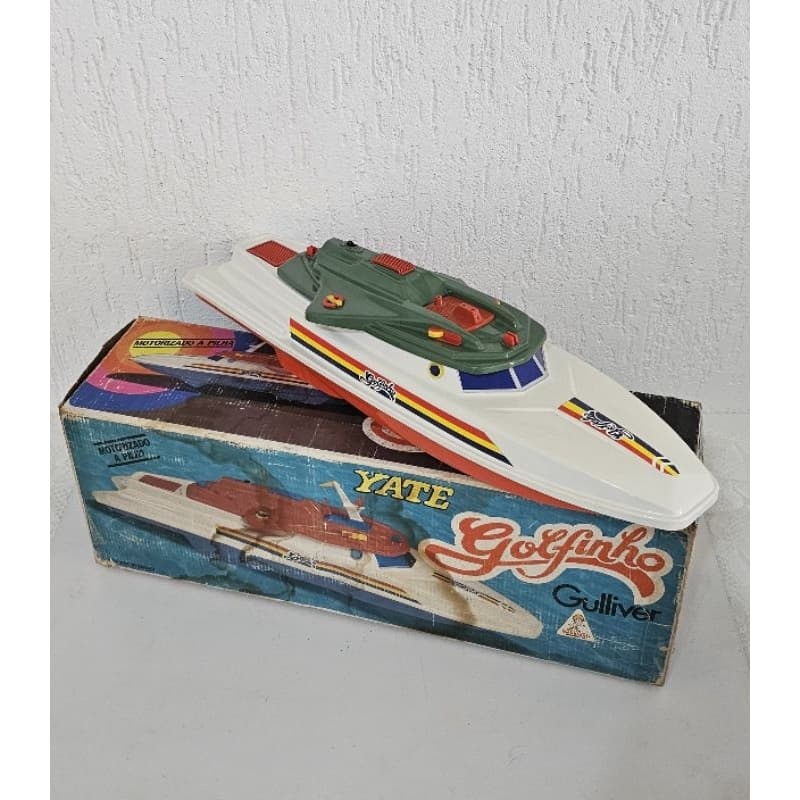 brinquedo colecionável yate golfinho  gulliver  anos 80