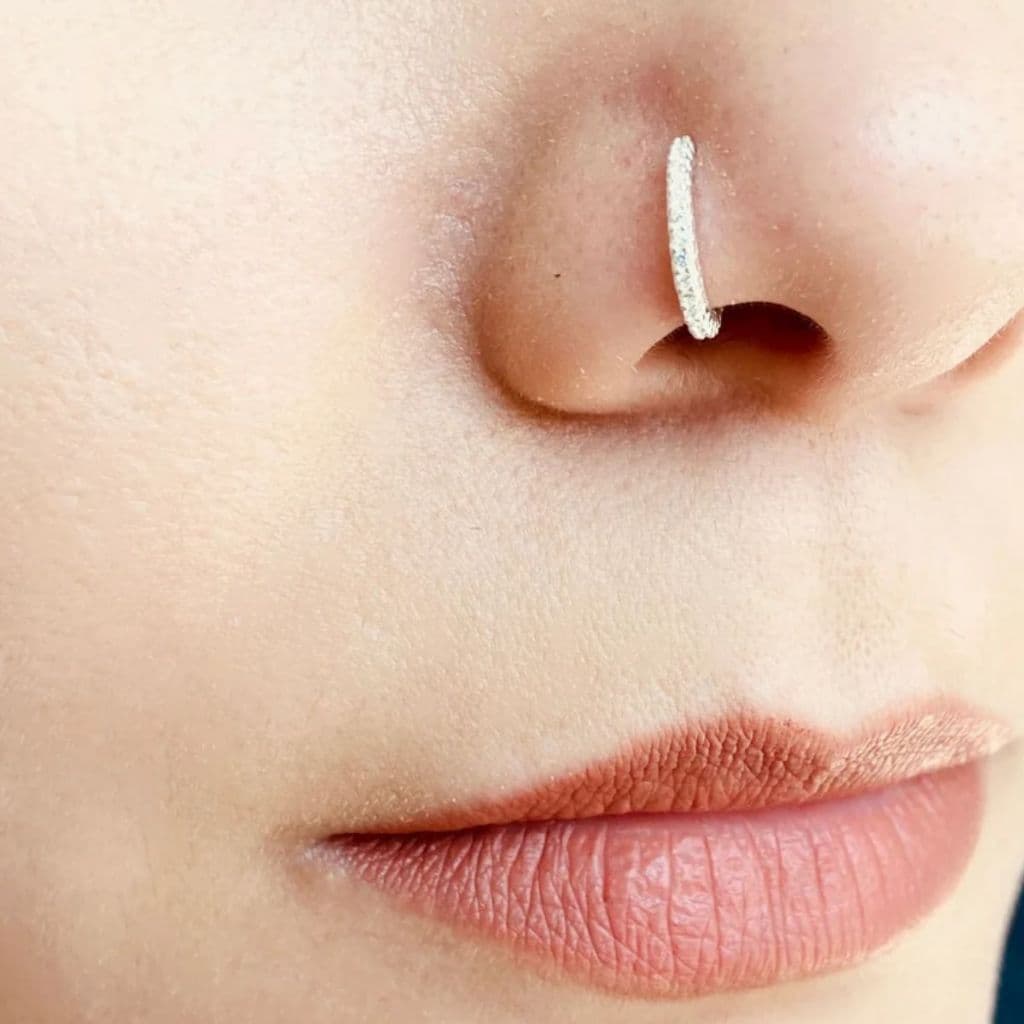Piercing de Nariz Prata 925 cravejado argola torção unissex