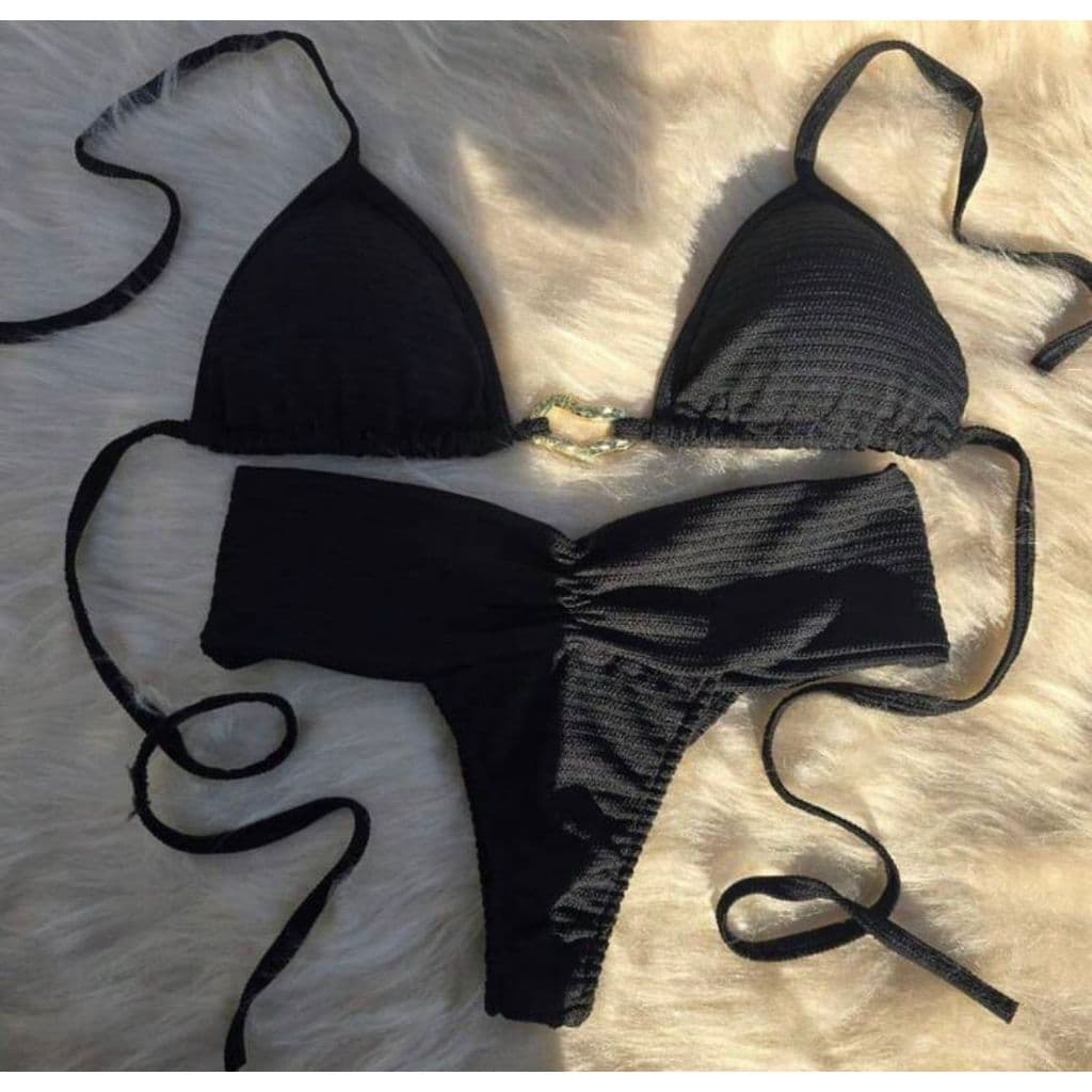 Biquíni Luxo Texturizado com Corrente Dourada e Calcinha Empina Bumbum