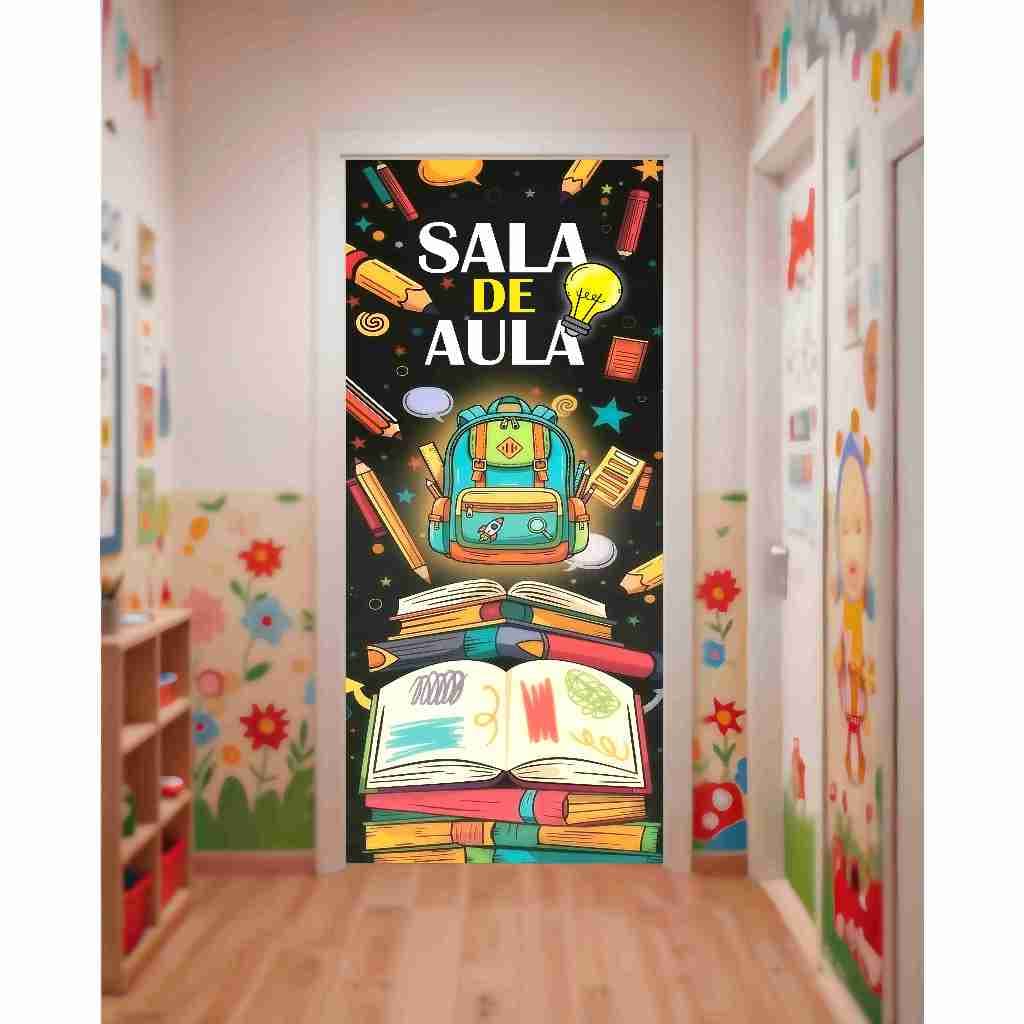 Capa Decorativa Para Porta VOLTA AS AULAS 2,10 x 0,85 Painel Escolar Em Tecido Com Elástico