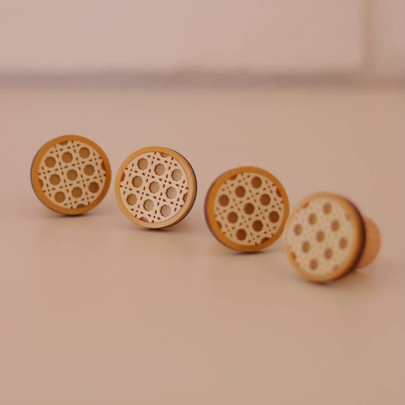 KIT 2 ou 4 Ganchos Cabideiro em Madeira de Parede Artesanal com Detalhes em Acrílico | Cabide Minimalista Decorativo