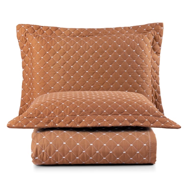 Colcha Cobre Leito cama CASAL QUEEN 03 Peças Ravena Tecido Bordado 200 Fios Micropercal para quarto