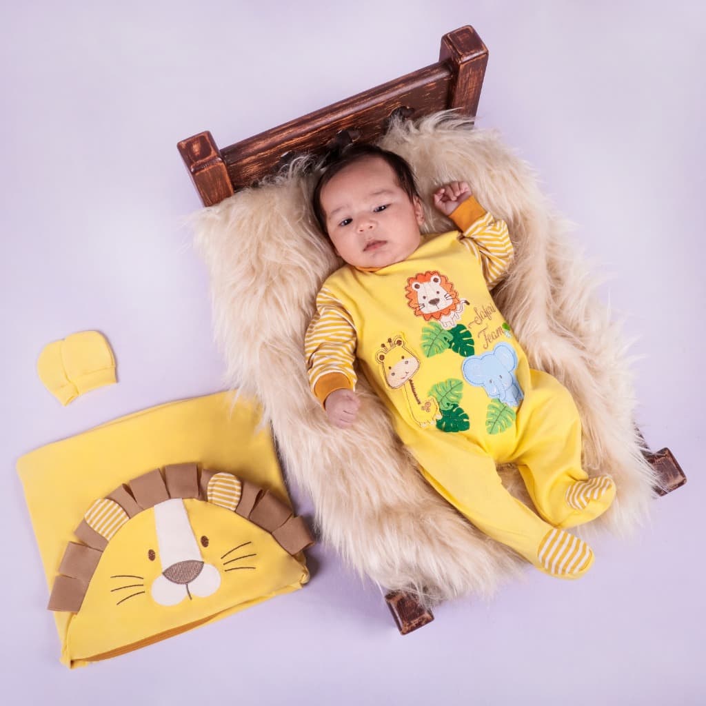 Saída Maternidade Menino Bordada Safari Amarela 03 Peças Roupa de Bebê Menino