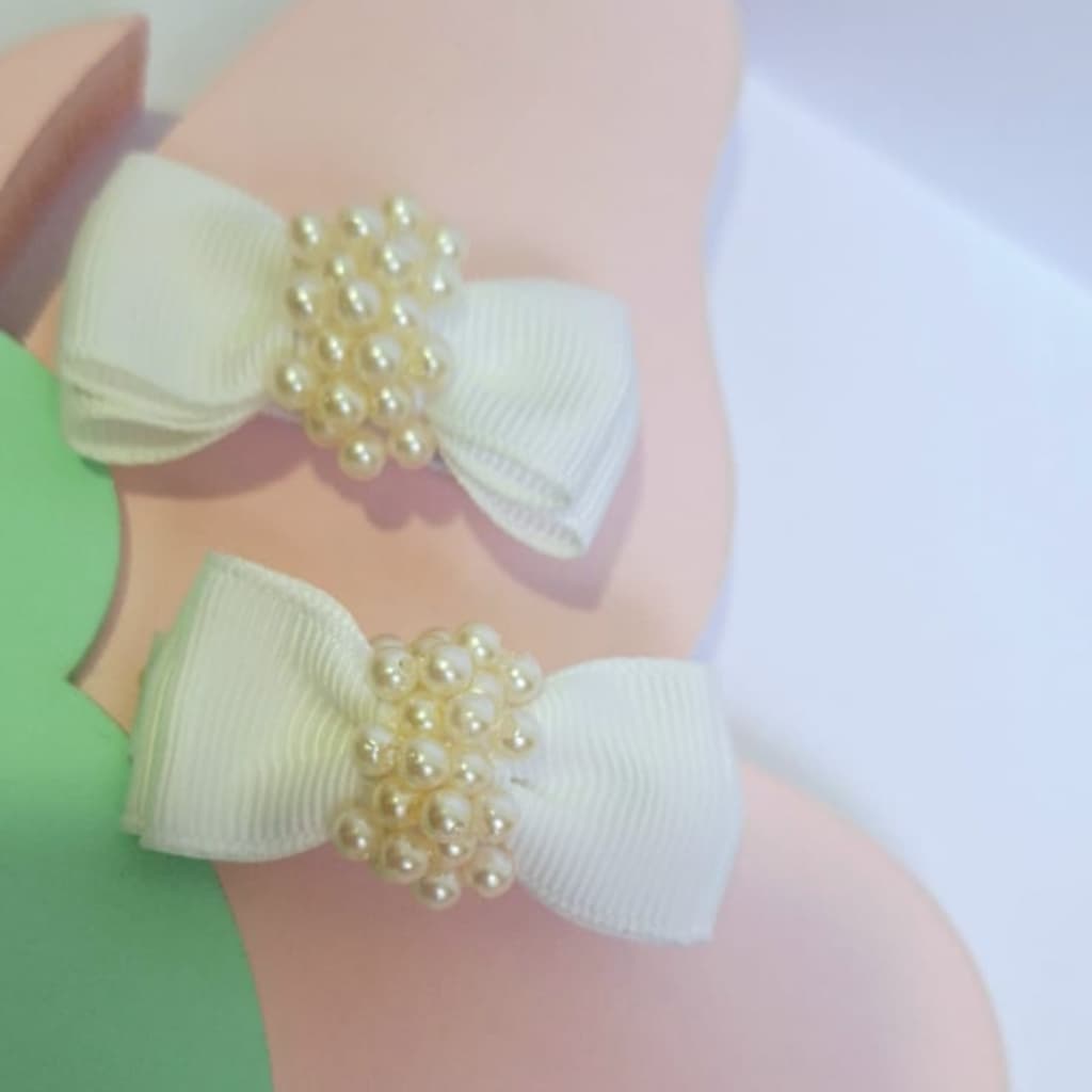par de laços com perolas/lacinho 5cm