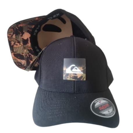 Boné Quiksilver Flex Preto com Aba Interna Camuflada